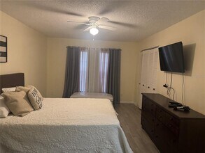 2208 Valleybrook Ave in Valrico, FL - Building Photo - Building Photo