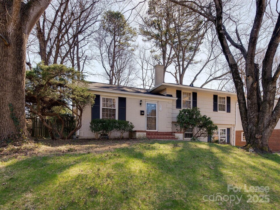4917 White Oak Rd in Charlotte, NC - Building Photo