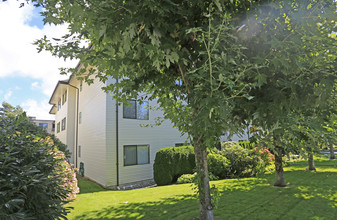 Nottingham in White Rock, BC - Building Photo - Building Photo