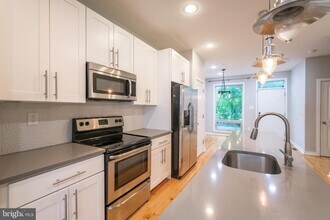 2027 E Huntingdon St in Philadelphia, PA - Building Photo - Building Photo