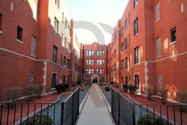 3935 N Janssen Ave, Unit #3943-N3