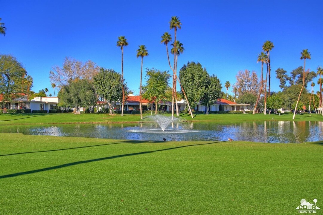 73 Marbella Dr in Rancho Mirage, CA - Foto de edificio