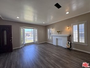 8850 S Wilton Pl in Los Angeles, CA - Building Photo - Building Photo