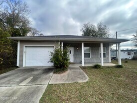 8522 Freese Rd in Panama City, FL - Building Photo