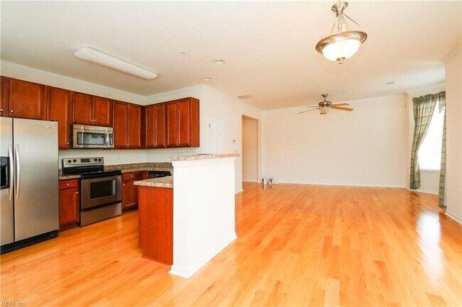 622 Claire Ln in Newport News, VA - Building Photo - Building Photo