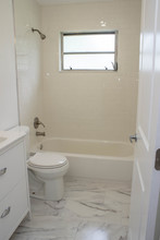 1355 Cooper Dr, Unit 3 in Naples, FL - Building Photo - Building Photo