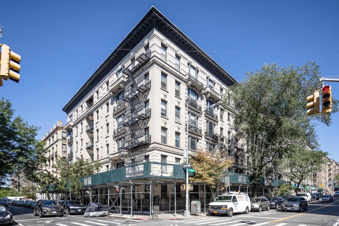 The Pinehurst in New York, NY - Building Photo