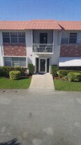 3550 NW 8th Ave, Unit Everette Arms-Unit 511 in Pompano Beach, FL - Building Photo
