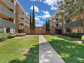 La Vida Buena Apartments