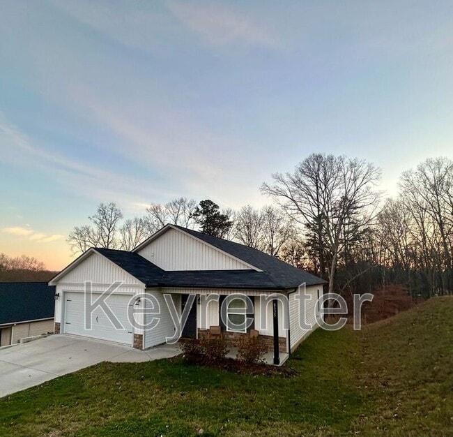 8025 Poplar Grv Ln in Powell, TN - Building Photo - Building Photo
