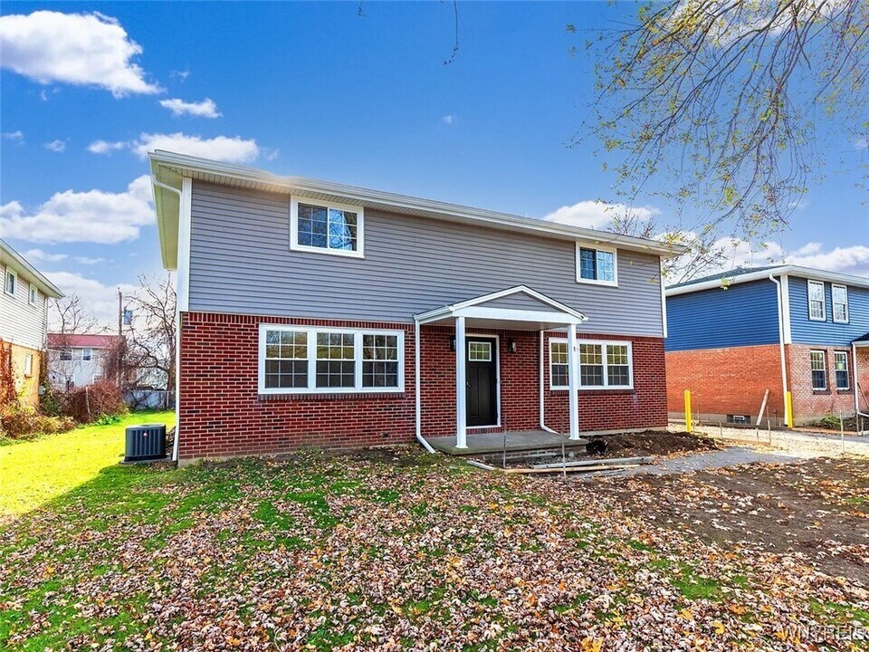 175 Tonawanda Creek Rd in Buffalo, NY - Building Photo