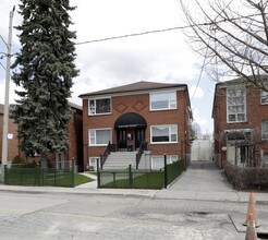 523-525 Silverthorn Ave in Toronto, ON - Building Photo - Building Photo