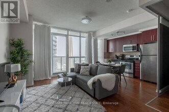 55-4555 Bremner Blvd in Toronto, ON - Building Photo - Building Photo