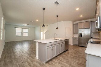 1744 Cross Prairie Pkwy in Kissimmee, FL - Building Photo - Building Photo