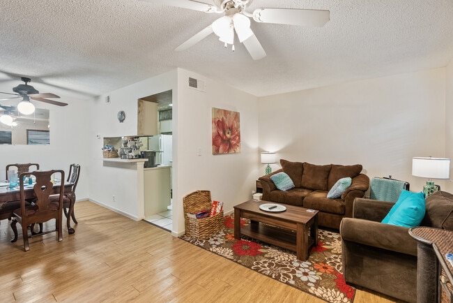 6136 Hidden Cove in Corpus Christi, TX - Building Photo - Building Photo