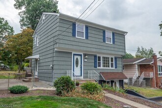 98 Browertown Rd in Little Falls, NJ - Building Photo - Building Photo