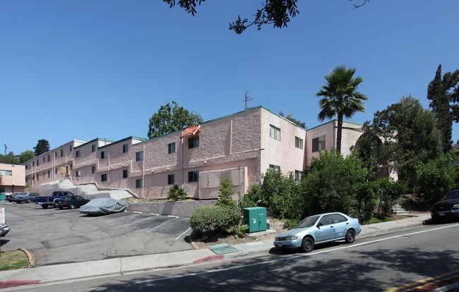 Cascade Apartments in San Diego, CA - Foto de edificio - Building Photo