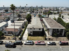 916 W 84th St in Los Angeles, CA - Building Photo - Building Photo