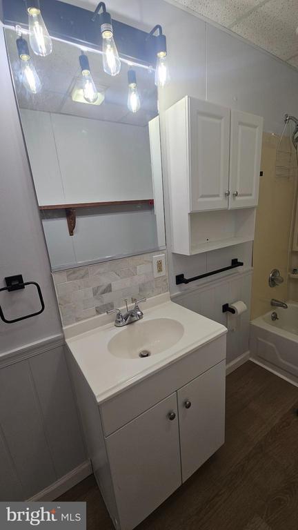 property at 117 S Warren St