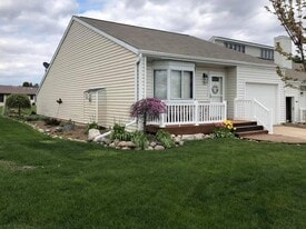 1325 E Monroe St in Mount Pleasant, IA - Building Photo