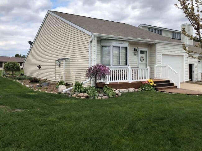 property at 1325 E Monroe St