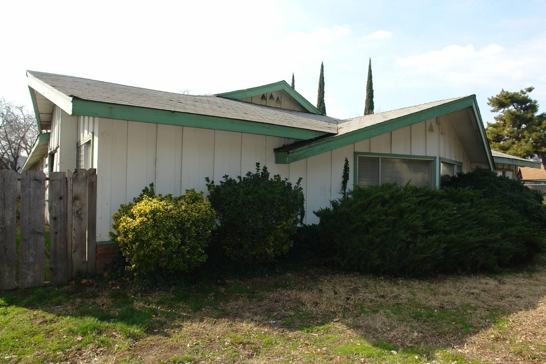 Avenida Apartments in Chico, CA - Building Photo