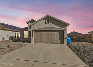 924 Coyote Melon Dr in Socorro, TX - Building Photo - Building Photo