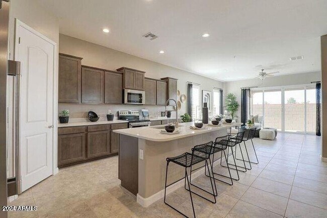 1255 N Arizona Ave