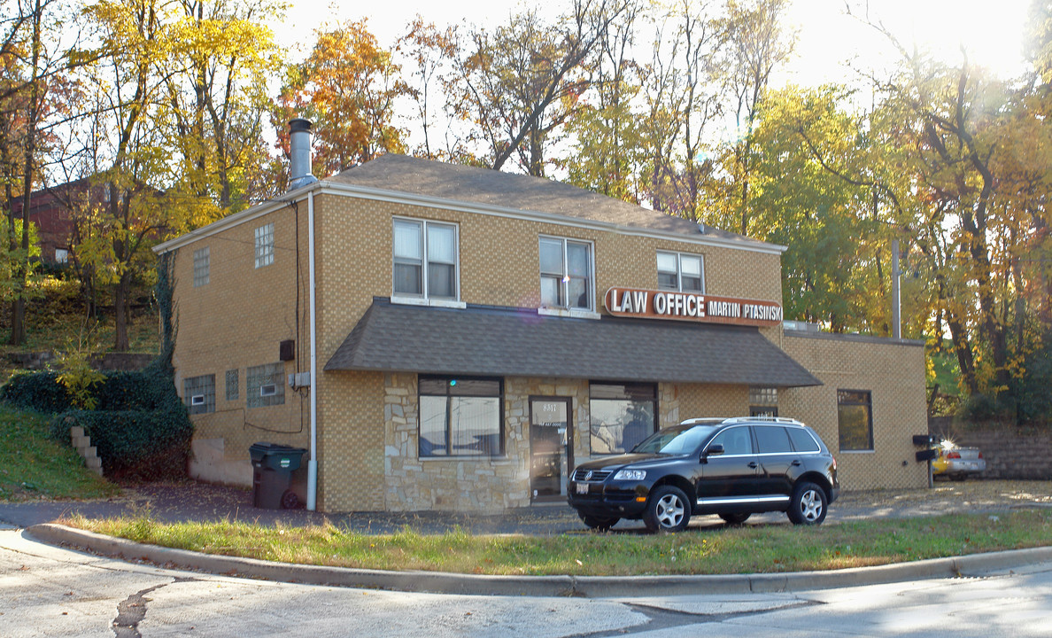 8517 S Archer Ave in Willow Springs, IL - Building Photo