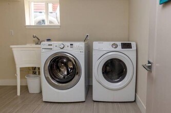 3920 SE Grant St in Portland, OR - Building Photo - Building Photo