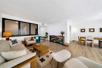 7259 Hillside Ave in Los Angeles, CA - Building Photo - Building Photo