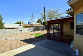 8221 Portales St NE in Albuquerque, NM - Building Photo - Building Photo