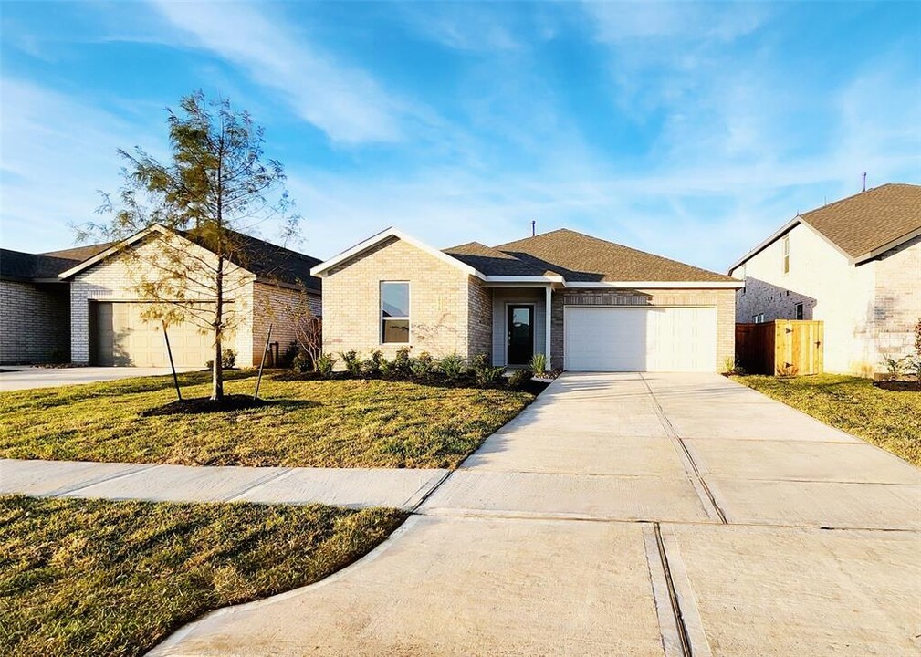 28518 Great Cyn Dr in Hockley, TX - Foto de edificio