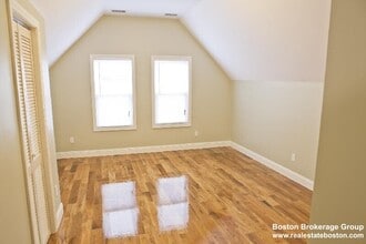 17 Imrie Rd, Unit 1 in Boston, MA - Foto de edificio - Building Photo
