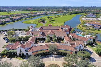 16433 Carrara Way in Naples, FL - Foto de edificio - Building Photo