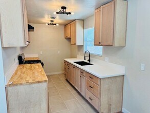 45402 5th St E in Lancaster, CA - Building Photo - Building Photo