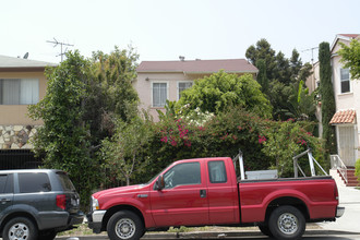 1349 N Hobart Blvd in Los Angeles, CA - Building Photo - Building Photo