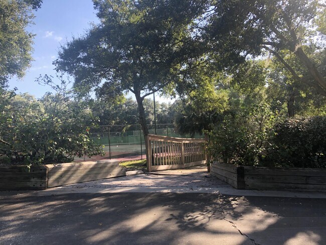 2721 5th Ct in Palm Harbor, FL - Building Photo - Building Photo