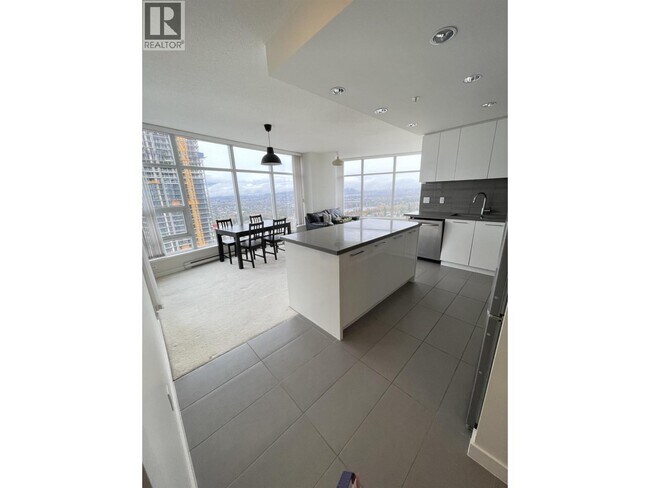 4880 Bennett St in Burnaby, BC - Building Photo - Building Photo