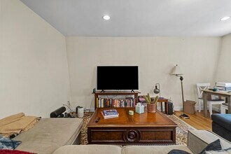 16 Gates St, Unit 3 in Boston, MA - Foto de edificio - Building Photo