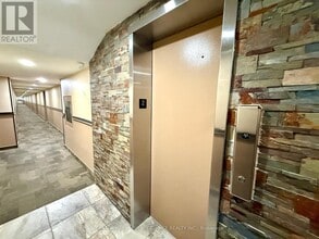 2095 Roche Ct in Mississauga, ON - Building Photo - Building Photo