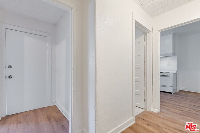 220 E Vernon Ave in Los Angeles, CA - Building Photo - Building Photo