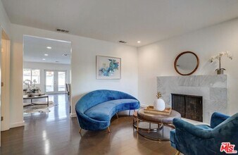 12527 Emelita St in Los Angeles, CA - Building Photo - Building Photo