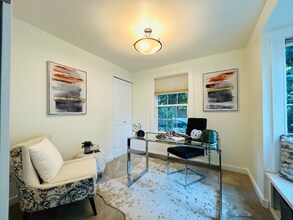 10025 NE 129th Pl in Kirkland, WA - Building Photo - Building Photo
