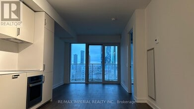 88 Queen St E in Toronto, ON - Building Photo - Building Photo