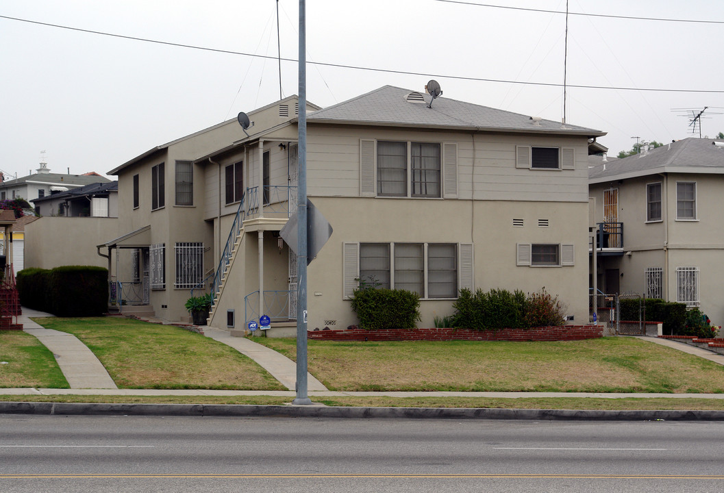 6268 S La Brea Ave in Los Angeles, CA - Building Photo