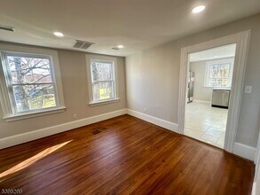 328 Bloomfield Ave in Caldwell, NJ - Building Photo - Building Photo