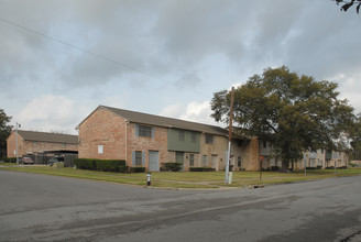 Ashley Square Townhomes in Beaumont, TX - Building Photo - Building Photo