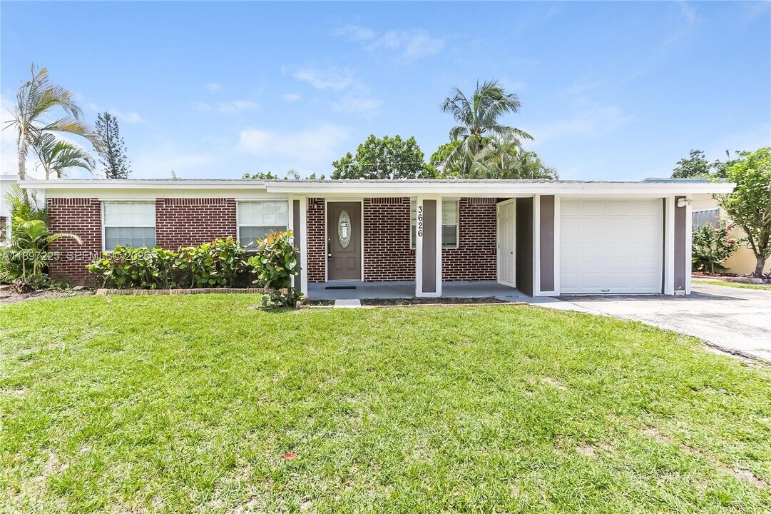 3626 Everglades Rd in Palm Beach Gardens, FL - Building Photo