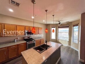 2701 Old Bear Canyon St in Las Vegas, NV - Foto de edificio - Building Photo